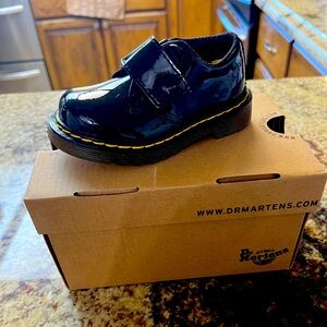 Brand new Dr.Martens Black patent Lamper Kameron T shoes size 5 Toddler